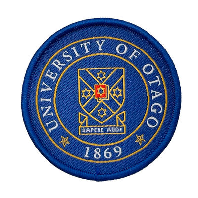 Het Wevende Ijzer van het naaldweefgetouw op Geweven Logo Patch Custom University Uniform-Naamflarden