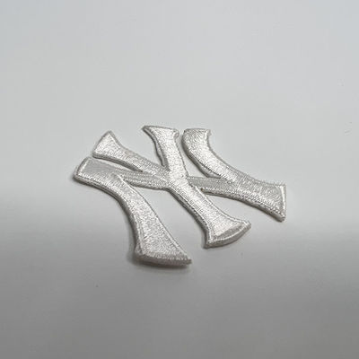 Aangepaste 3D merklogo borduurwerk patch geweven patch met ijzer op backing