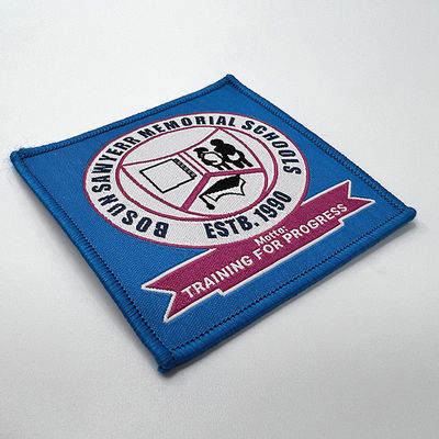 Aangepaste opstrijkbare bedrijfslogo-patches volgen Pandone-kleur voor kleding