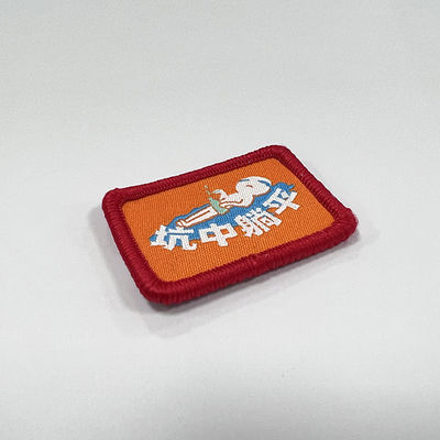 Het Ijzer van douaneemoji op het Flard van het de Grensborduurwerk van Jean Patches Woven Label Patches Merrow