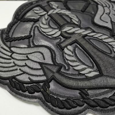Laser van leer sneed de Duurzame 3D Geborduurde Flarden Aangepaste Grensvorm